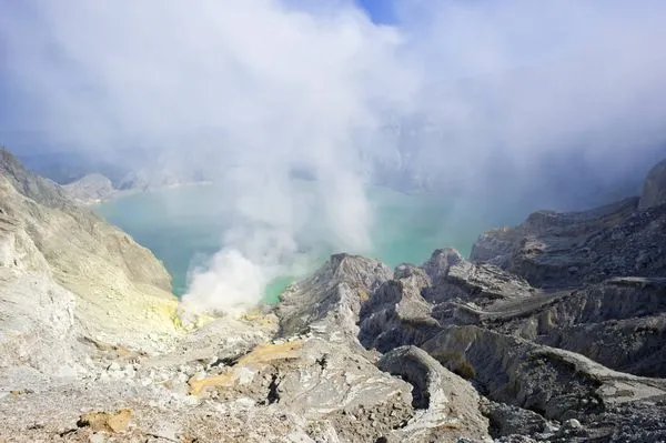 ▲▼印尼爪哇島「伊真火山」（Kawah Ijen）。（圖／達志影像／美聯社）