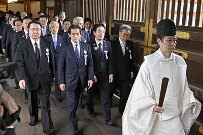 日本跨黨派議員90人參拜靖國神社　南韓呼籲日方反省歷史