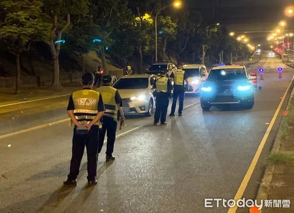 ▲▼烏日警方聯合環保局、台中區監理所取締改裝、噪音車，開出13張罰單和限期改善通知單。（圖／烏日警方提供，下同）