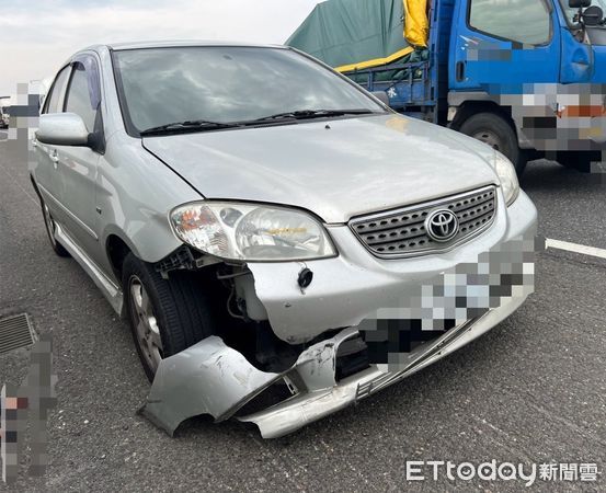 ▲國道1號北向294公里新營路段，23日中午12時44分許，相繼發生2起車禍事故，2起事故無人員受傷，現場下午13時32分排除。（圖／記者林東良翻攝，下同）