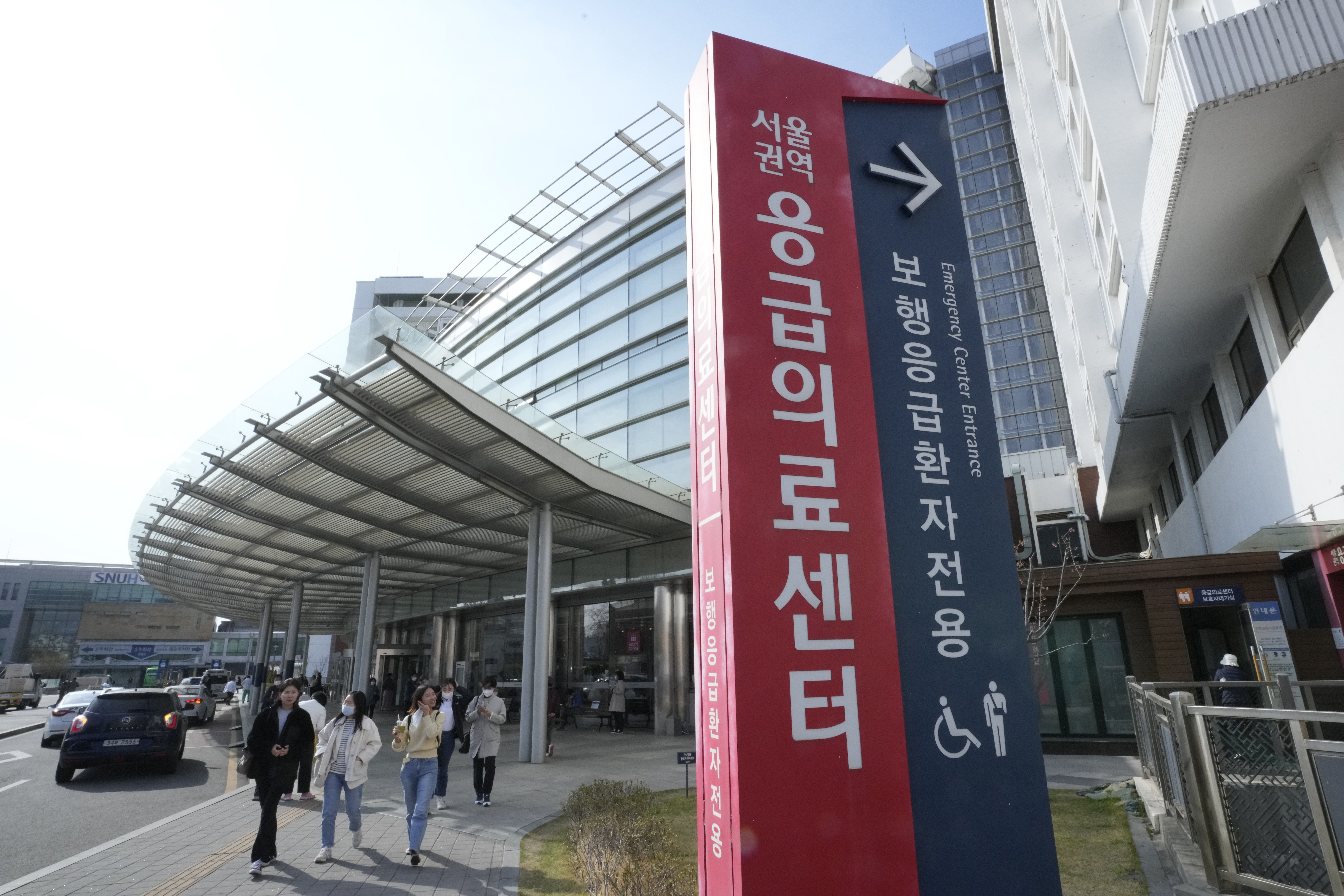 ▲▼南韓醫學院教授提出辭呈，醫院則是每周休診一天。（圖／達志影像／美聯社）