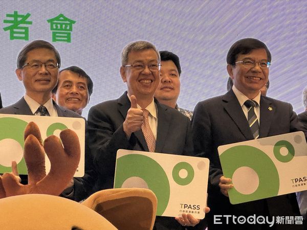 ▲▼交通部推出「TPASS 慶週年乘車金大放送」，最高有1萬5000元TPASS乘車金可抽獎。（圖／記者李姿慧攝）