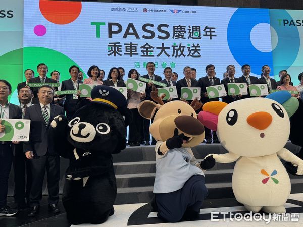 ▲▼交通部推出「TPASS 慶週年乘車金大放送」，最高有1萬5000元TPASS乘車金可抽獎。（圖／記者李姿慧攝）