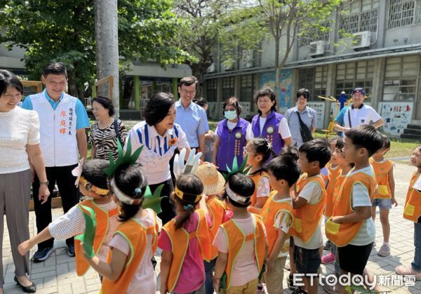 ▲雲林西螺鎮安定非營利幼兒園的孩子們，體會到農藥對環境與食物的影響，因此他們自發地決定成為稻田的守護者，向周遭宣導友善種植觀念。（圖／記者蔡佩旻翻攝）