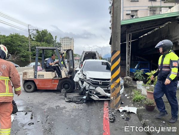 ▲▼ 新北女自撞            。（圖／記者戴上容翻攝）