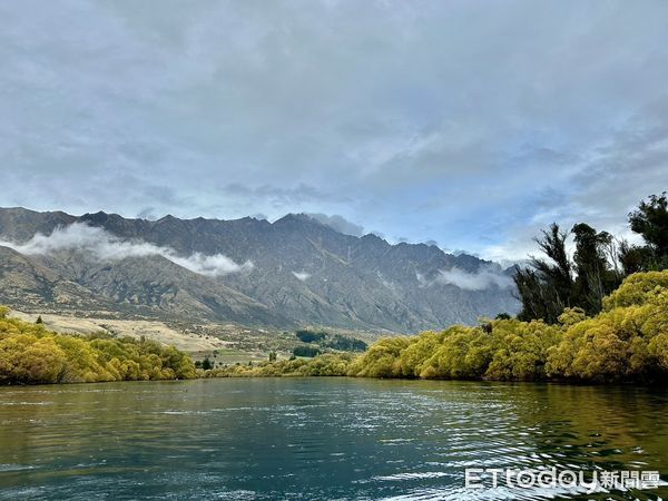 ▲▼紐西蘭皇后鎮 瓦卡蒂普湖（Lake Wakatipu）。（圖／記者周姈姈攝）