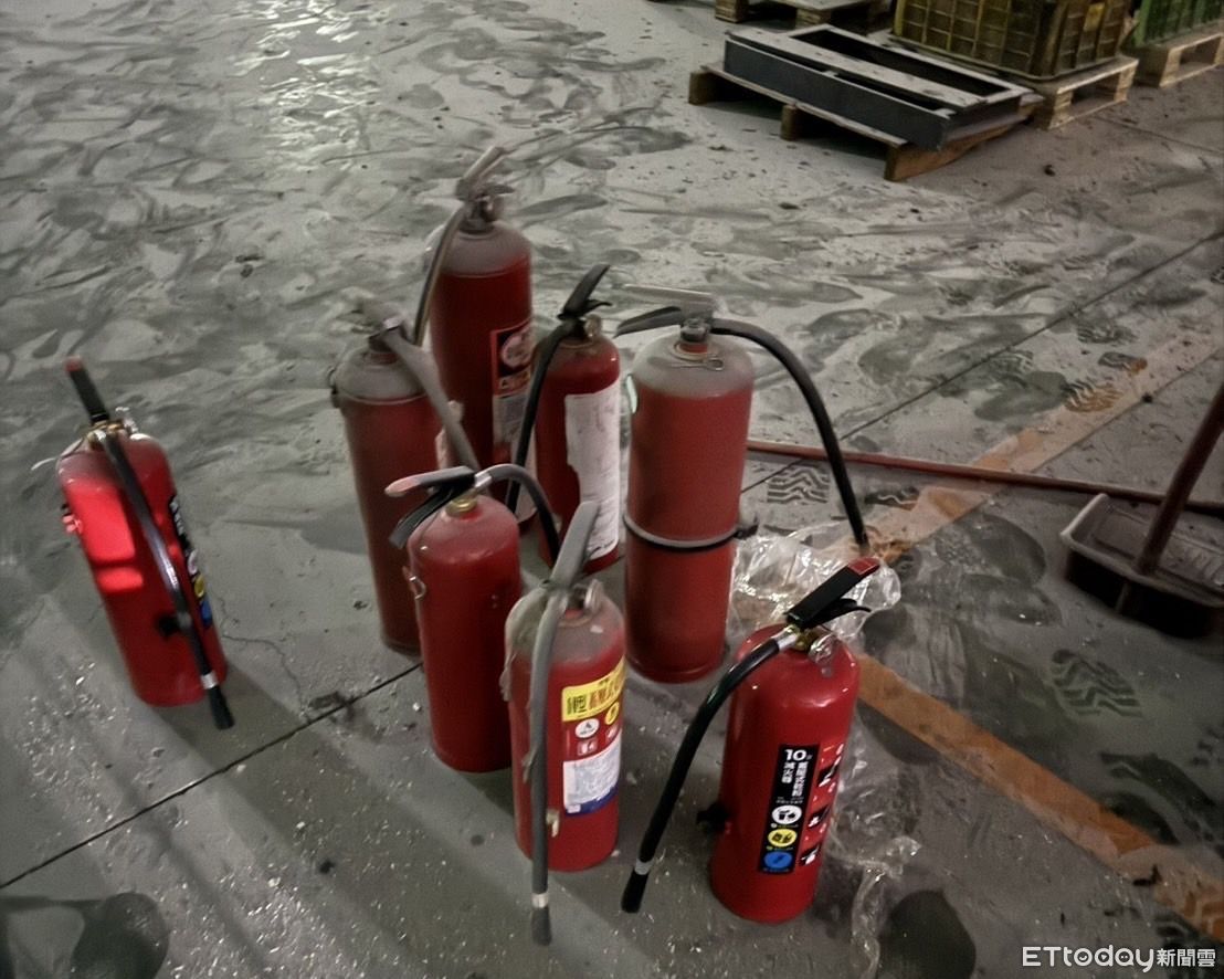 保全22樓丟8支滅火器 社區「砰3天」總幹事氣炸屋頂都凹了