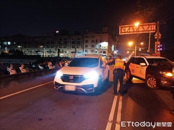 ▲東港警執行取締酒駕大執法             。（圖／記者陳崑福翻攝）