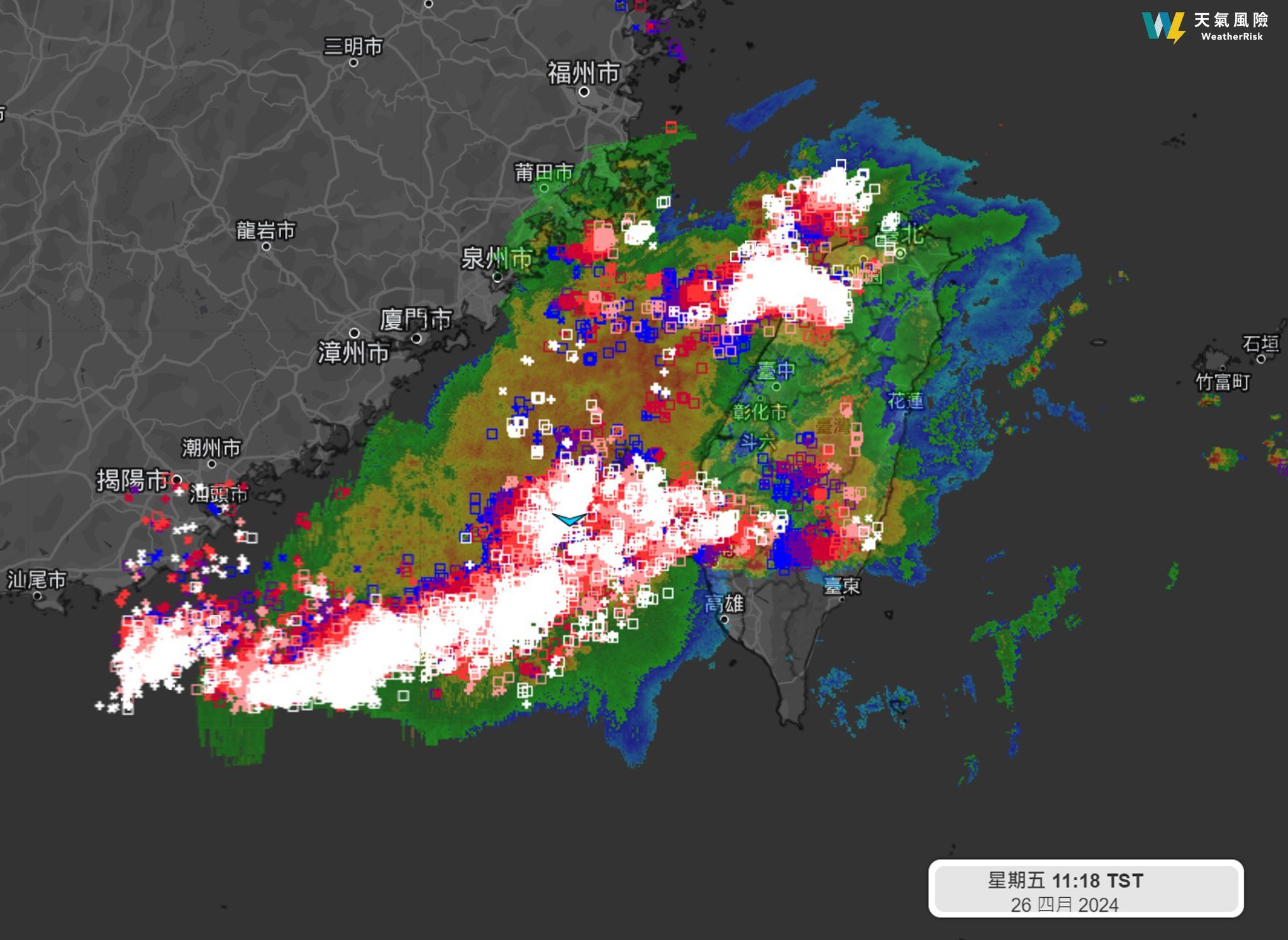 ▲▼鋒面強對流移入，部分地區出現密集閃電。（圖／天氣風險臉書）