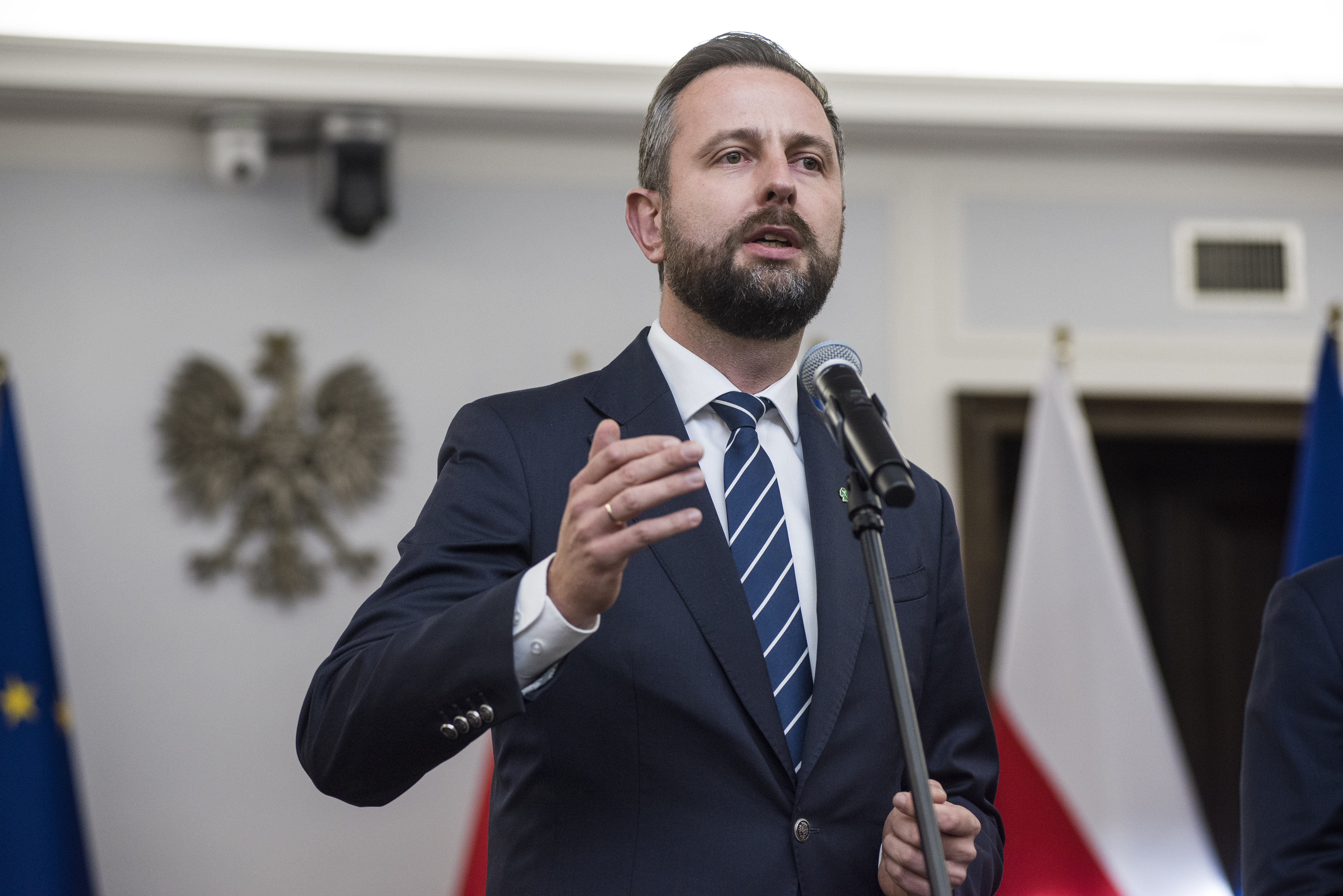 波兰国防部长：准备好协助乌克兰　送役龄男子返国抗俄