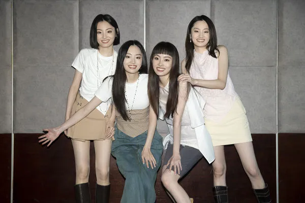 ▲▼ 紅飛林樂團由四胞胎姊妹組成。（圖／紅飛林提供）