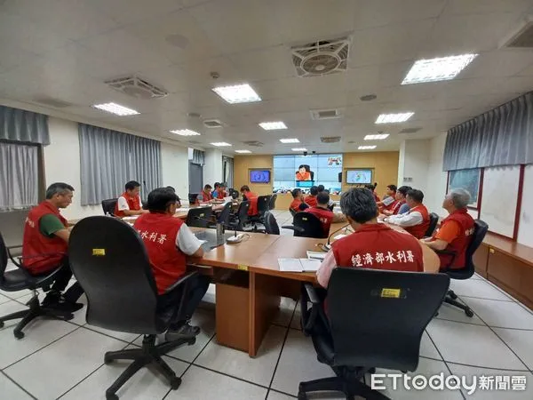 ▲經濟部王美花部長主持0425鋒面防汛整備視訊會議。（圖／記者蔡佩旻翻攝）