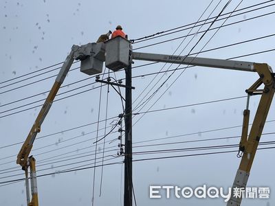台南大雷雨！安南區高壓斷線+礙子破損 378戶停電搶修