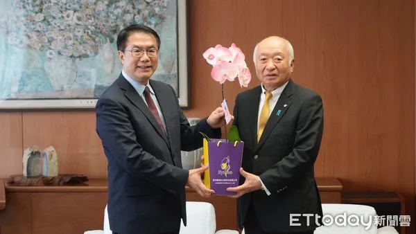▲台南市長黃哲26日特前往日本山口縣，拜訪村岡嗣政知事與柳居俊學議長。（圖／記者林東良翻攝，下同）