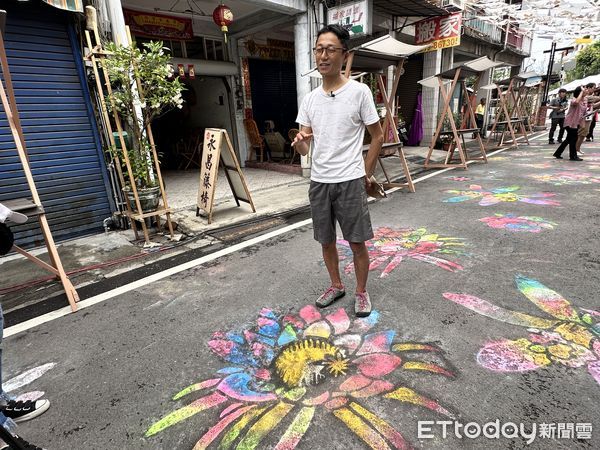 ▲▼屏東潮州百年建基路老街大變身！藝術家林舜龍擔任設計統籌，邀請植拓植人李桂仙、日本裝置藝術家水內貴英，三位藝術家跨國合作，跟500位潮州的學子鄉親，共同打造百年老街不一樣的風景。（圖／記者林育綾攝）