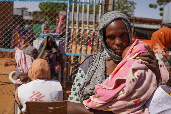 ▲▼蘇丹北達佛省（North Darfur）首府法希爾（El Fasher）附近Zamzam難民營，2024年1月所拍攝的婦女和嬰兒。（圖／路透）
