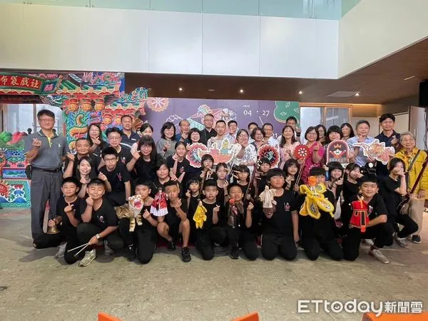 ▲豐泰文教基金會鼓勵親子互動，藉由主題展覽內容引導與手作體驗，讓小朋友有更多思考與表達的互動，並擴展多元學習的機會。（圖／記者蔡佩旻翻攝）