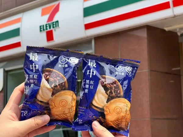 ▲▼7-11全台門市獨家開賣「阿奇儂蜷尾家最中紅豆黑糖蜜厥餅」。（圖／7-11提供）