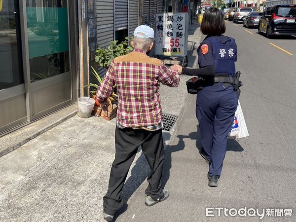 ▲▼獨居阿北迷途大馬路1個多小時，暖警順利送回家後驚喜發現屋內到處愛的叮嚀。（圖／警方提供，下同）     