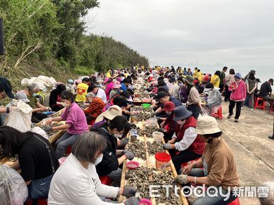 金門石蚵文化季開幕　千人剝蚵體驗活動吸引遊客踴躍參與