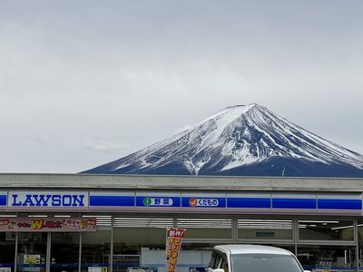 拍富士山還有機會！日超商架黑布工程延宕