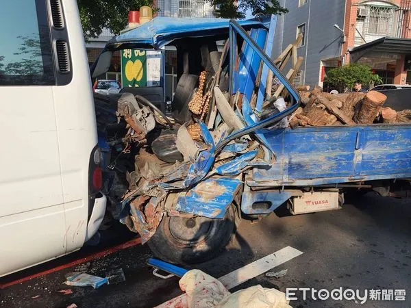 ▲▼彰化員林有應媽祠小貨車車禍。（圖／記者唐詠絮翻攝）