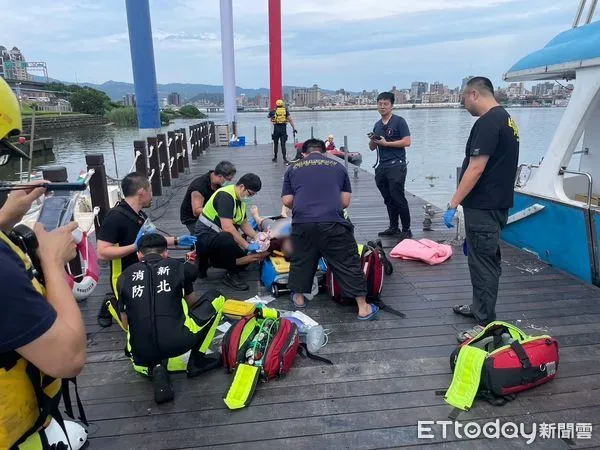 ▲▼台北橋婦人落水，警消救起無呼吸             。（圖／記者陳以昇翻攝）