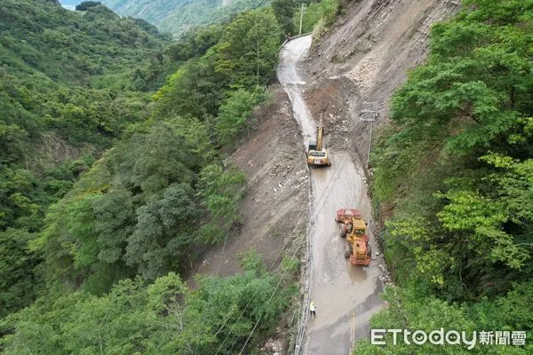 ▲中橫台7甲線36.8K提前搶通。（圖／記者游芳男翻攝）