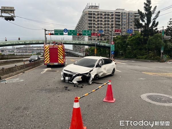 ▲▼林男昨晚失眠，早上開車去保養廠不慎自撞分隔島。（圖／記者陸運陞翻攝）