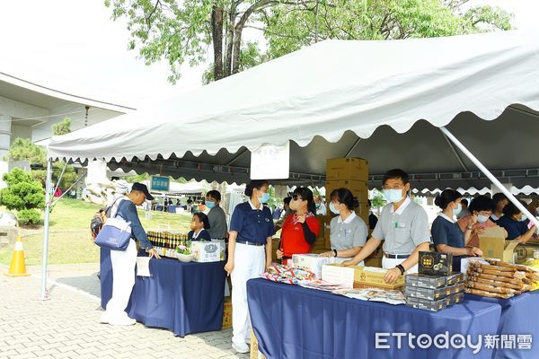 ▲▼  黃敏惠市長參與慈濟愛心市集 邀市民共同為花蓮送上希望與愛    。（圖／嘉義市政府提供）