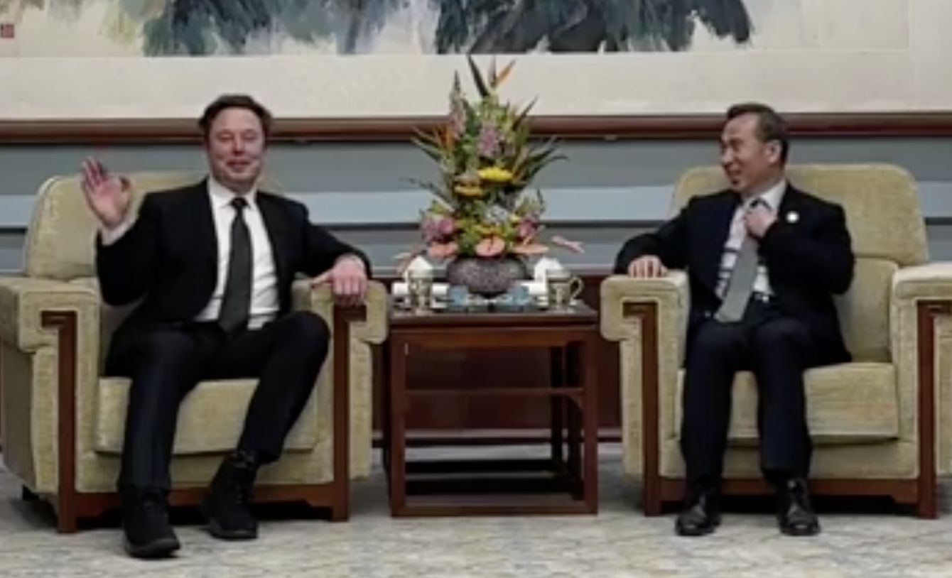 ▲特斯拉CEO馬斯克與中國貿促會會長任鴻斌會談。（圖／翻攝中國日報）