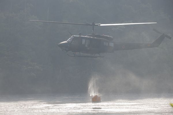 ▲▼日本山形縣野火　陸自出動直升機救災。（圖／翻攝自X）
