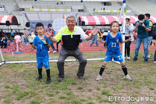 ▲南投縣第5屆璉紅盃五人制幼兒足球錦標賽開踢，33園所60隊參加盛況空前。（圖／南投縣政府提供）