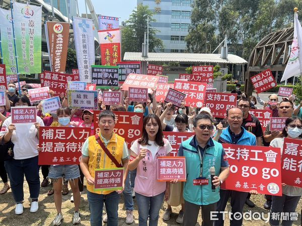 ▲▼ 嘉基調薪人力抗議   。（圖／記者翁伊森攝）