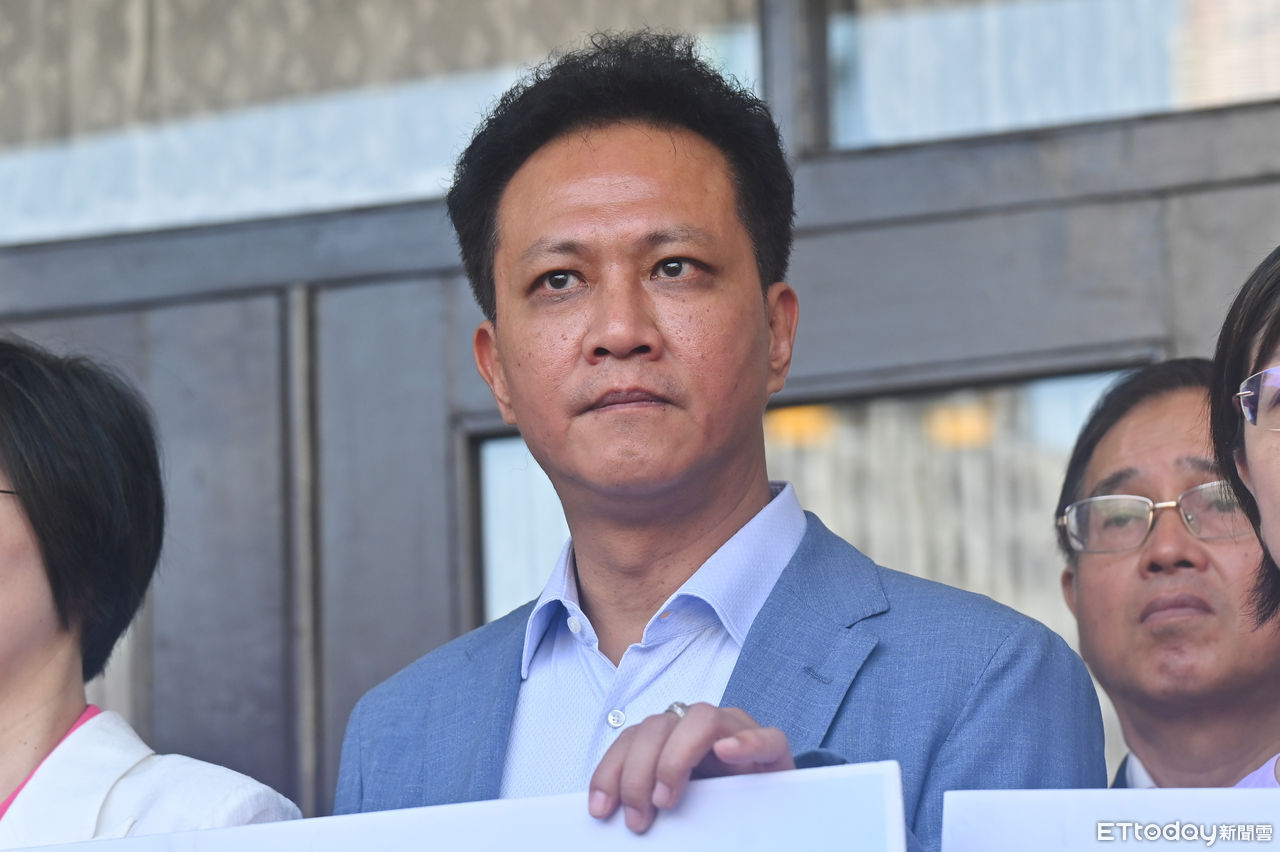 遭罷團轟「面對輿論才撤告」　邱鎮軍曝真實原因：僅撤回其中一項