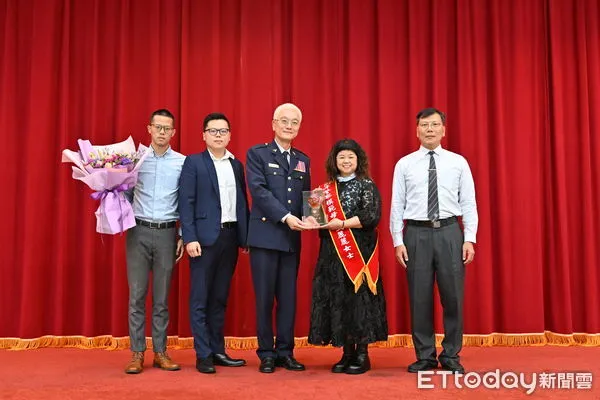 ▲南投縣警察局模範母親王麗麗獲警政署表揚。（圖／記者高堂堯翻攝）