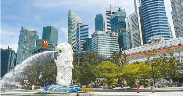 新加坡銀行有40名員工因詐領保險金遭開除。（圖／達志／美聯社）