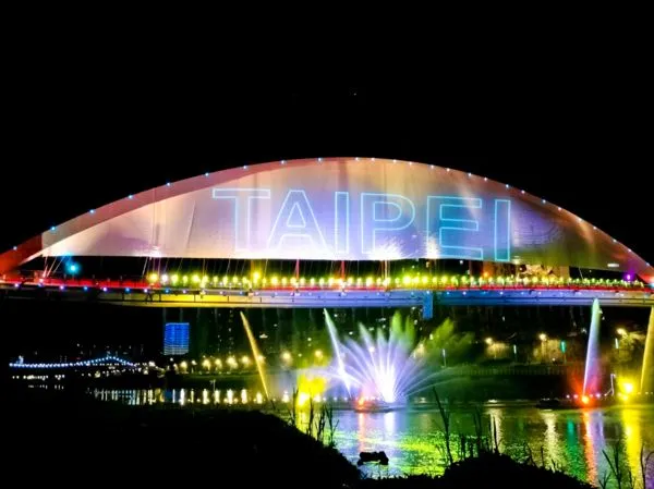 ▲首屆「台北水舞嘉年華」將於明（1日）晚間7點在錫口碼頭彩虹橋登場。（圖／觀傳局提供）