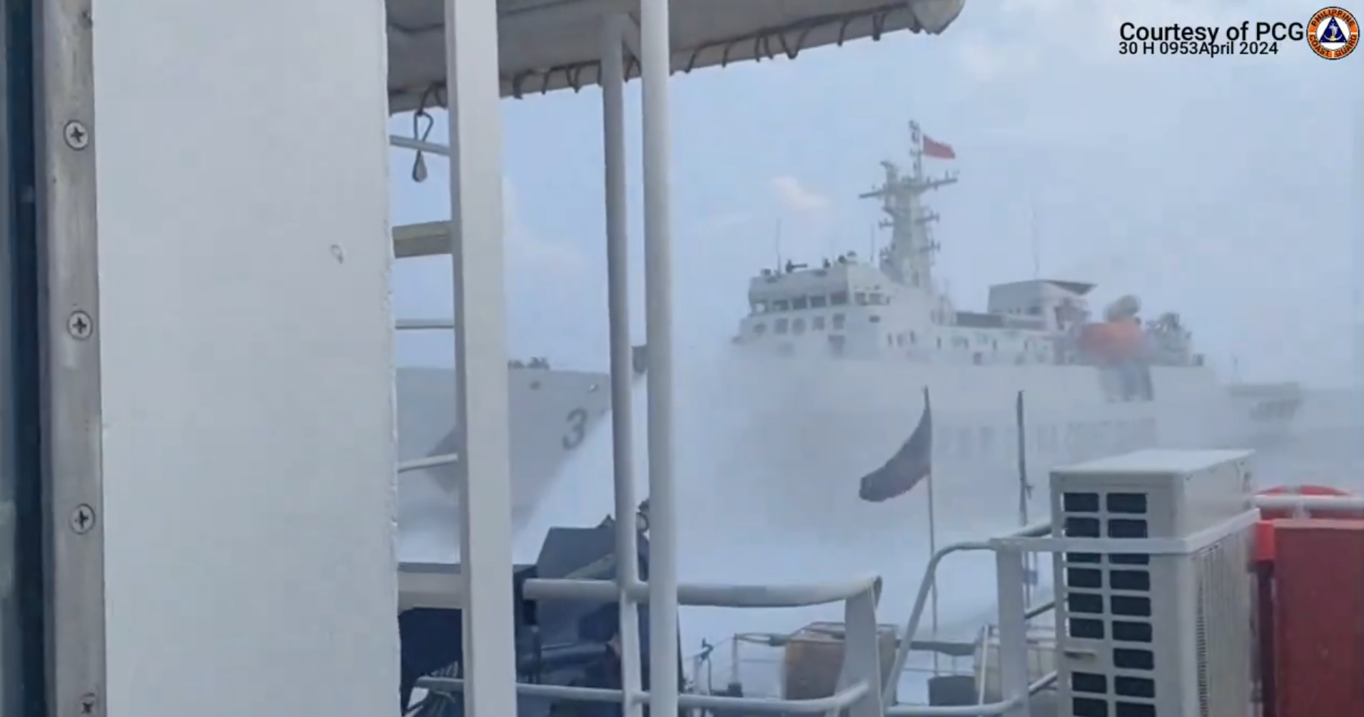 ▲▼菲律賓控訴，該國船隻慘遭中國海警船噴水砲攻擊。（圖／翻攝自X）