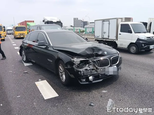 ▲▼       國1內壢段5車連環撞   。（圖／地方中心翻攝）