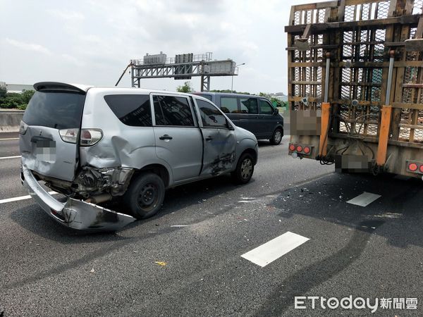 ▲▼       國1內壢段5車連環撞   。（圖／地方中心翻攝）