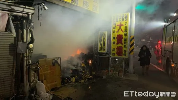 ▲▼      台南金香舖凌晨起火       。（圖／記者林東良翻攝）