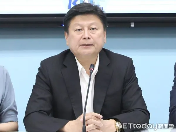 ▲▼國民黨團召開 政府拒絕 凍漲電價  絕對傲慢! 官逼民反 記者會 總召傅崐萁 書記長洪孟楷 立委翁曉玲等出席。（圖／記者屠惠剛攝）