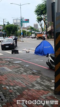 ▲高雄市鼎山街發生一起砂石車車禍，男子命危送醫             。（圖／記者吳奕靖翻攝）