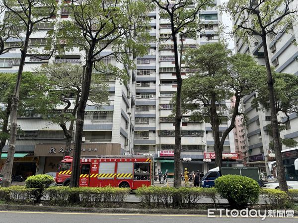 ▲左營翠峰國宅今日上午2度發生火警。（圖／記者吳世龍攝）