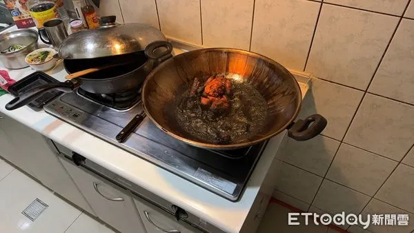 ▲▼  三杯雞整鍋燒焦           。（圖／記者戴上容翻攝）