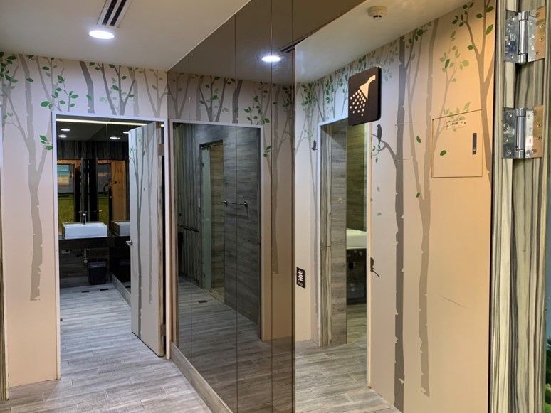 ▲▼桃園機場設有免費淋浴間，提供出、入境旅客使用。（圖／翻攝桃園機場官網）