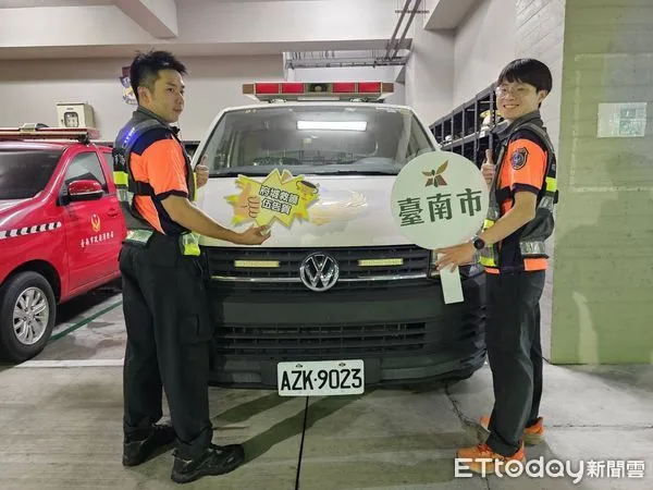 ▲台南市消防局推出全新「安全防護背心」，這款創新產品旨在提供救護人員更有效的安全保護，並提升其在執勤中的舒適度，以應對日益複雜的救援情況。（圖／記者林東良翻攝，下同）