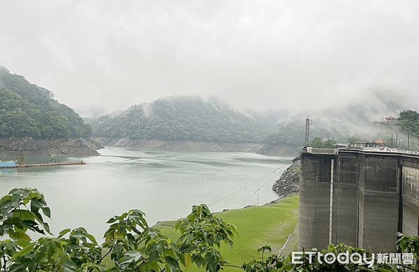 ▲首波梅雨鋒面挹注，石門水庫蓄水率已回升至三成以上。（圖／記者沈繼昌翻攝）