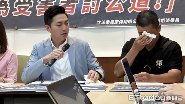 ▲▼ 廖偉翔召開「衛福部審查黑箱   二次傷害新冠疫苗受害者  為受害者討公道！  」記者會 。（圖／記者崔至雲攝）